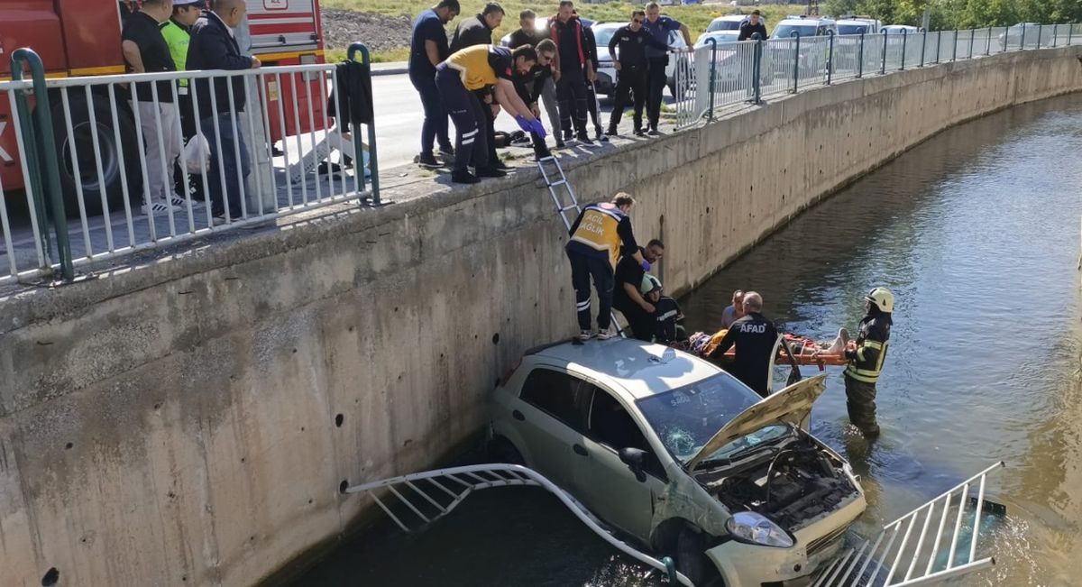 Otomobil, sulama kanalına düştü; sürücü yaralı