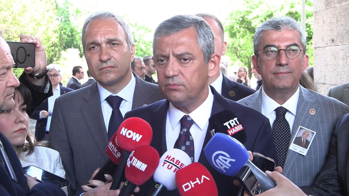 Özgür Özel: Olağanüstü kurultay için imza toplama süreci başladı