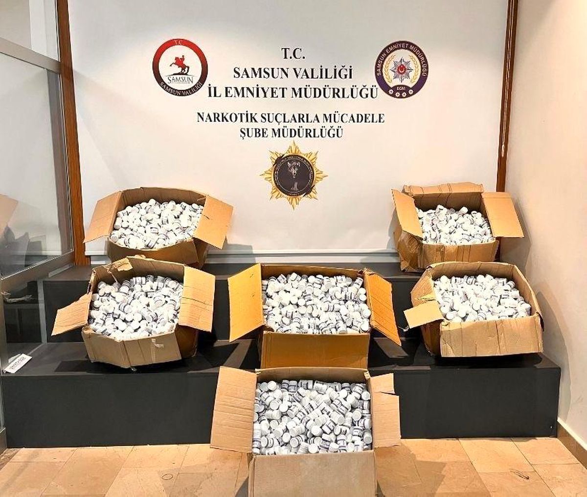 Samsun'da kiralık araçtan 225 bin uyuşturucu hap çıktı