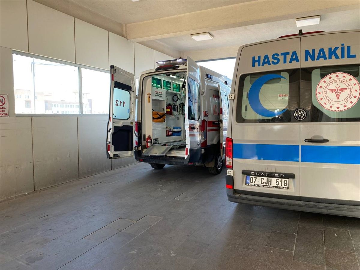 Serik'te trafik kazasında 3 kişi yaralandı