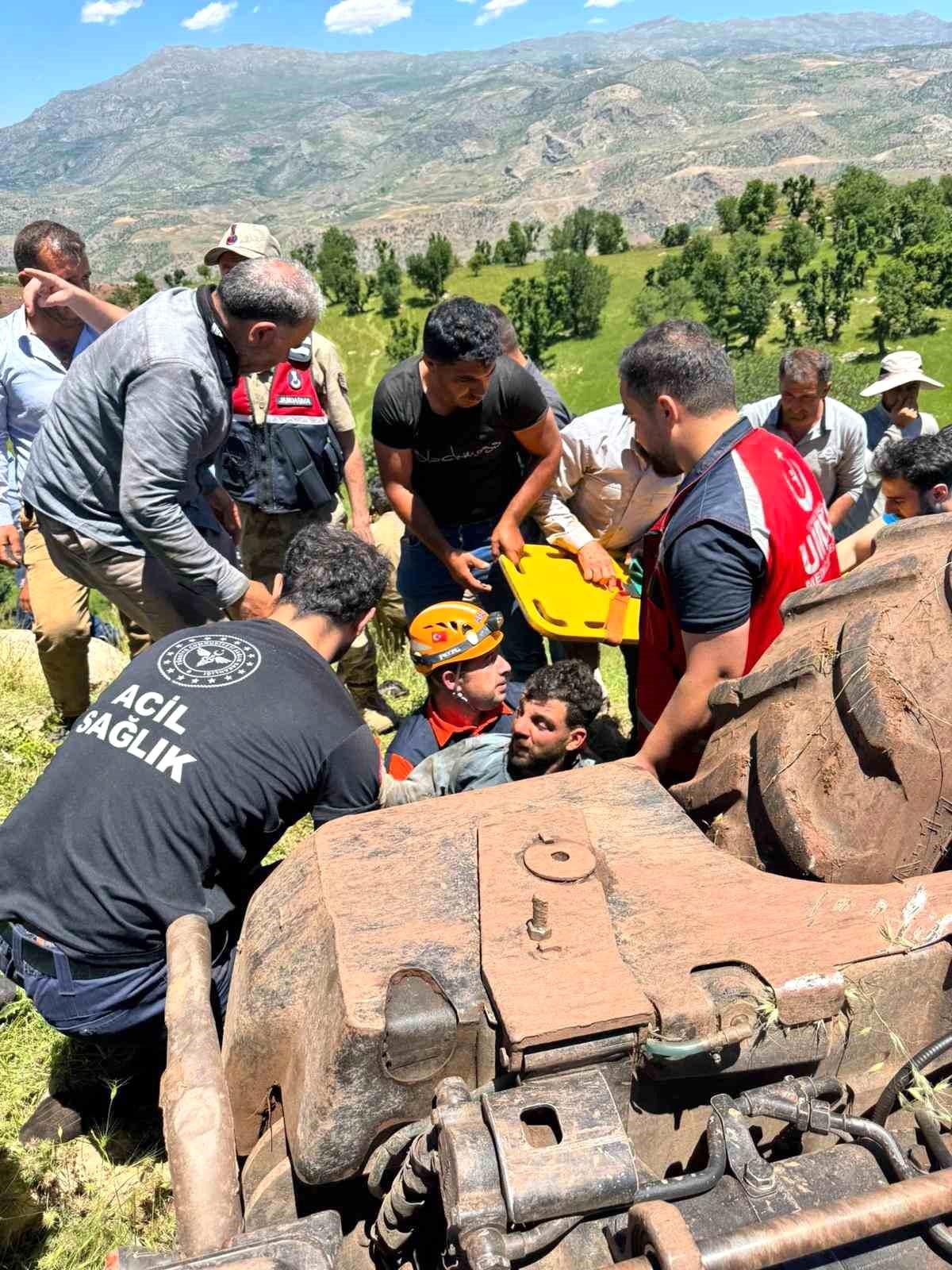 Siirt'te traktörün altında kalan sürücü ağır yaralandı