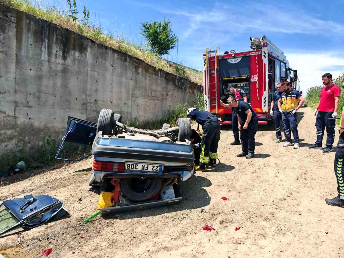 Tekirdağ'da otomobil menfeze uçtu: Sürücü hayatını kaybetti