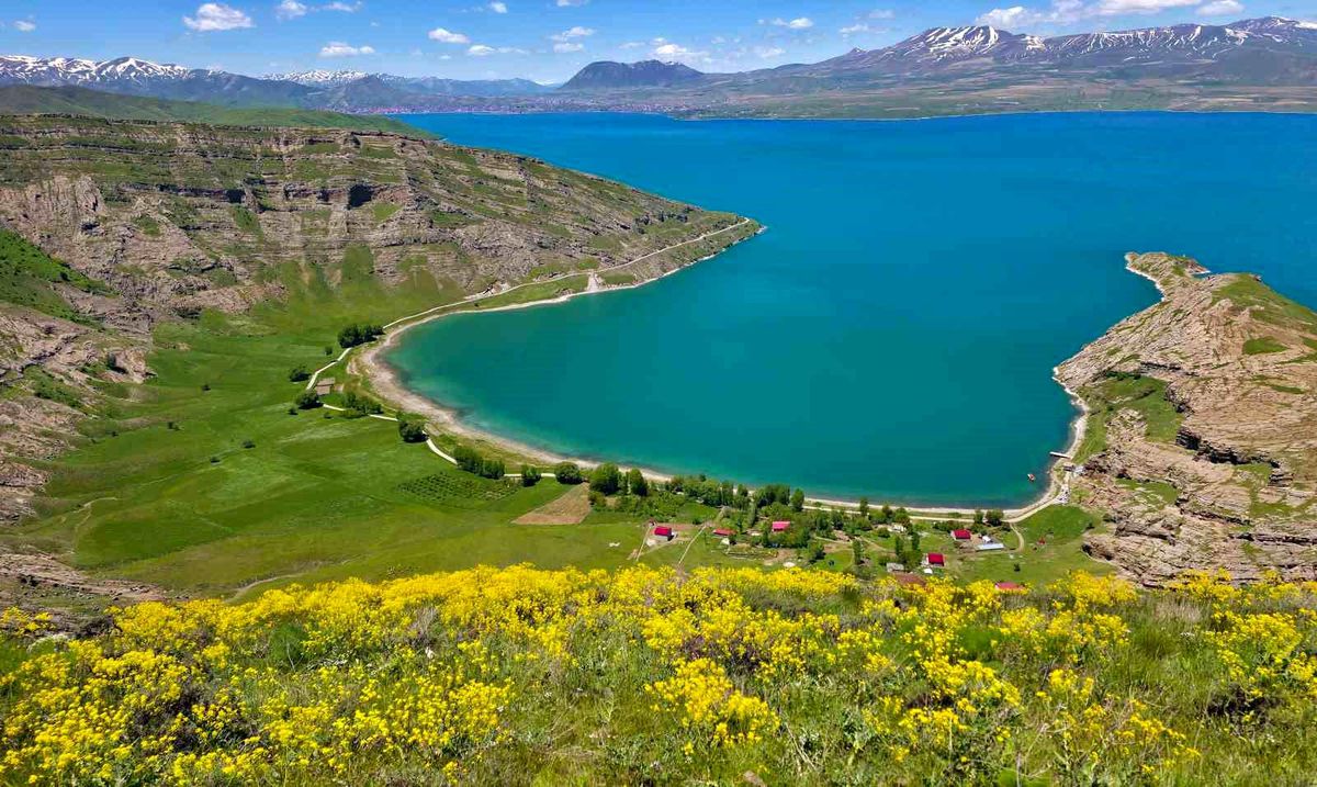 Van Gölü'nün kıyısındaki turizm cenneti: İncekaya köyü