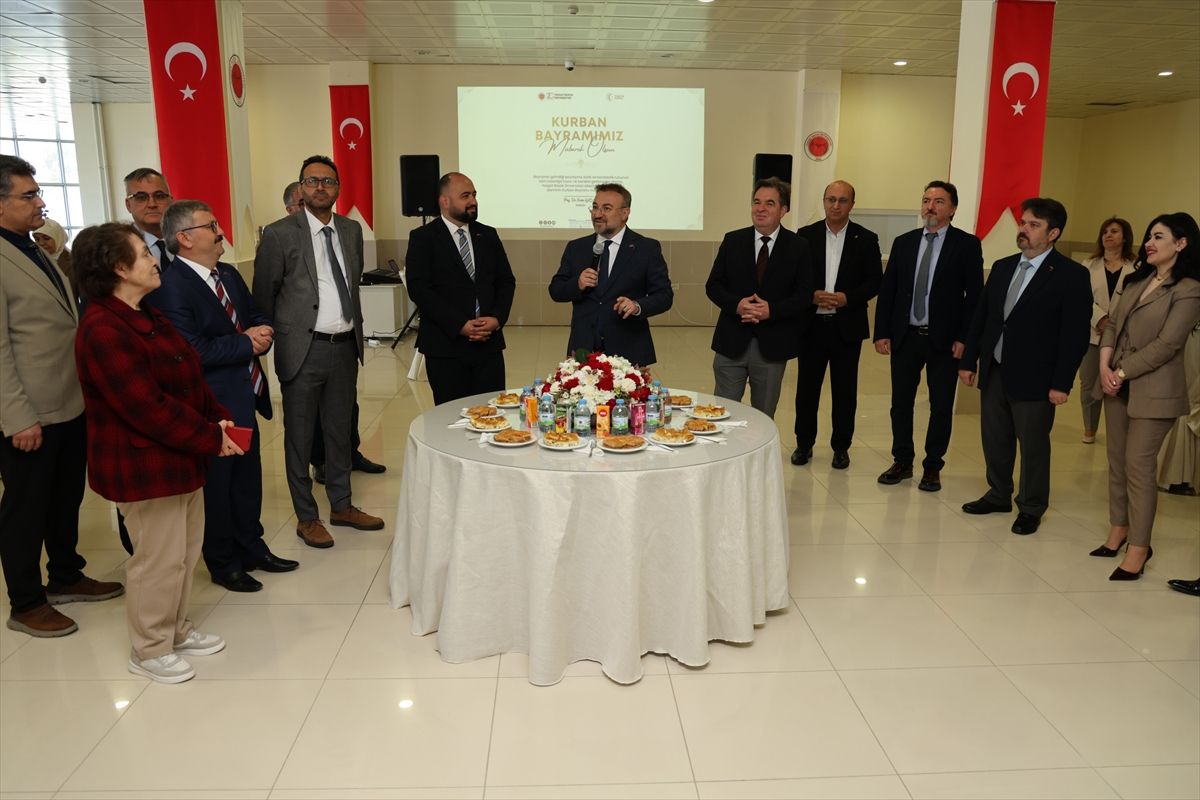 Yozgat Bozok Üniversitesi'nde bayramlaşma programı düzenlendi
