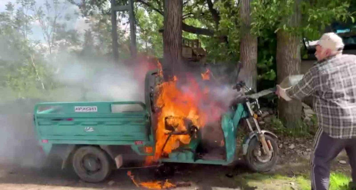 Amasya'da elektrikli motosiklet alev alev yandı