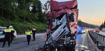 Anadolu Otoyolu'nda kaza yapan tırda sıkışan sürücü ekiplerce kurtarıldı