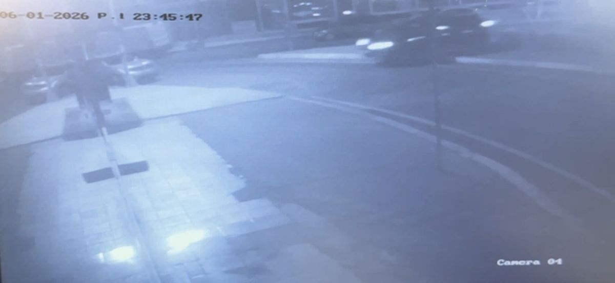 Avcılar'da otomobilin çarptığı cip köfteciye girdi