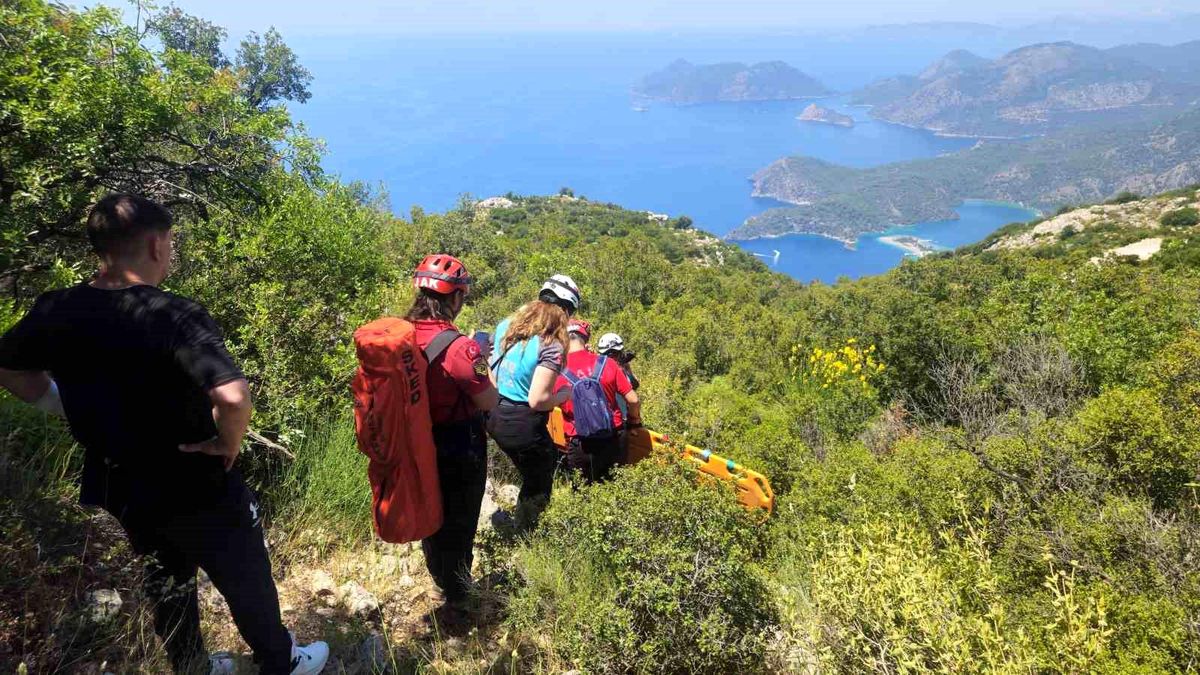 Babadağ'da yamaç paraşütü kazası: 'Pilot ve Rus turist yaralandı'