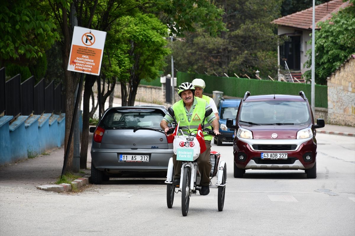 Bilecik'te 86 yaşındaki bisiklet tutkunu farkındalık için pedal çeviriyor