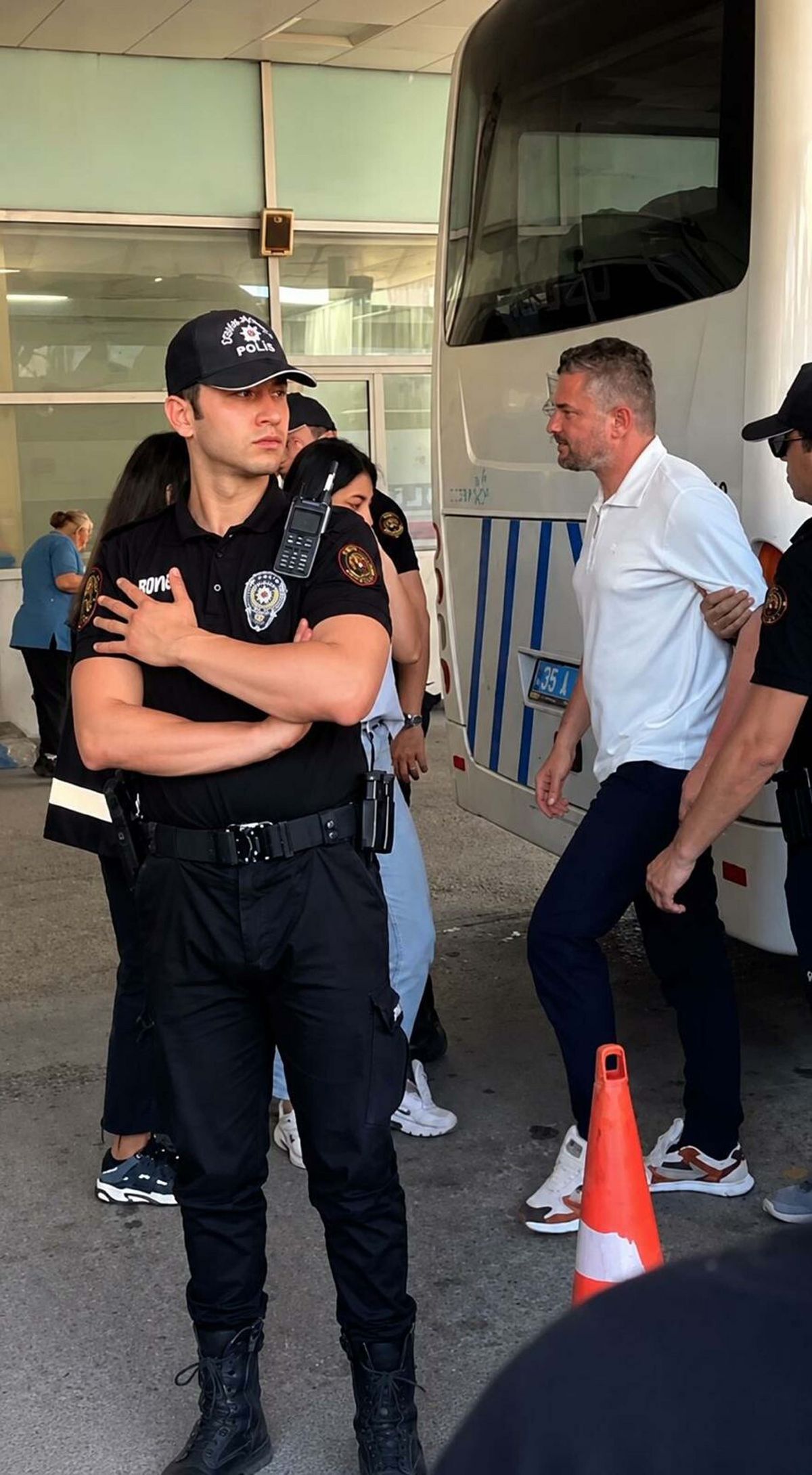 Buca Belediyesi'ne yönelik 'yolsuzluk' operasyonunda gözaltı sayısı 54'e çıktı