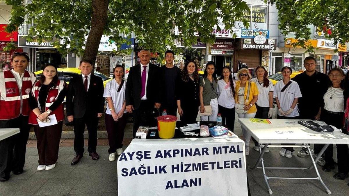 Burhaniye'de genç sağlıkçılar mesleklerini tanıttılar
