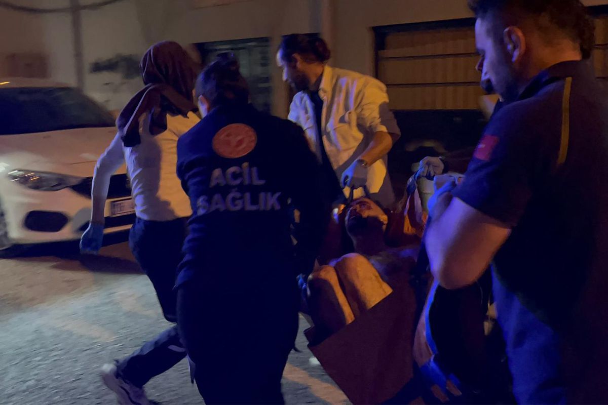 Psikolojik sorunları olan adam hem kendini hem annesini bıçakladı
