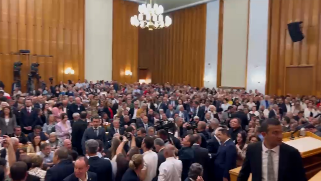 صورة لقاعة المجموعة المزدحمة