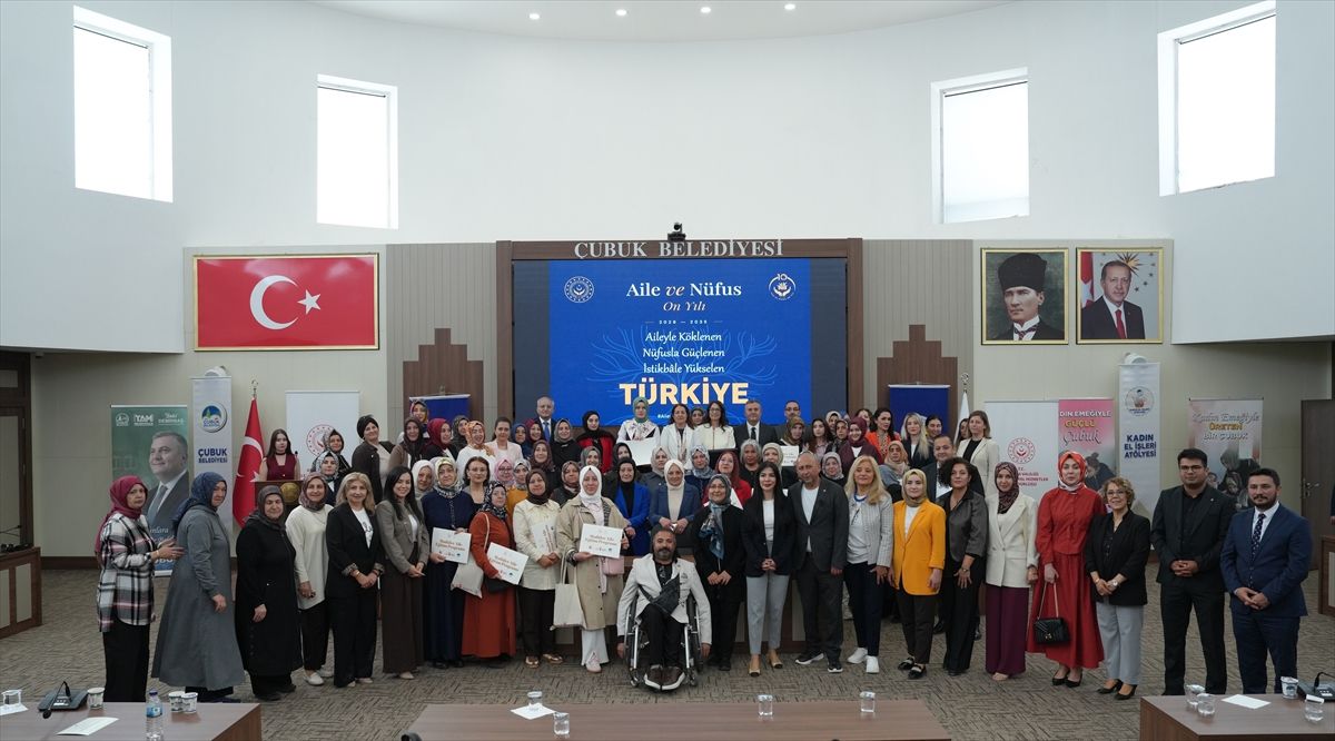 Çubuk'ta Modüler Aile Eğitimi Programı'nı tamamlayan kursiyerlere belge