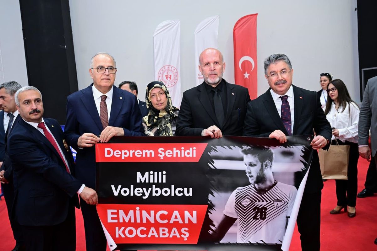 Deprem şehidi milli voleybolcu Kocabaş'ın adının verildiği TVF Altyapılar Türkiye Şampiyonası Eskişehir'de başladı