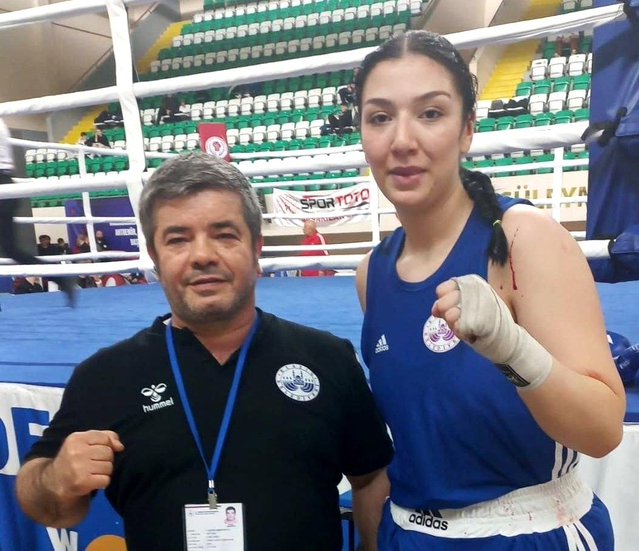 Elazığ Belediyespor boksörü Nildanur milli takım kampına davet edildi