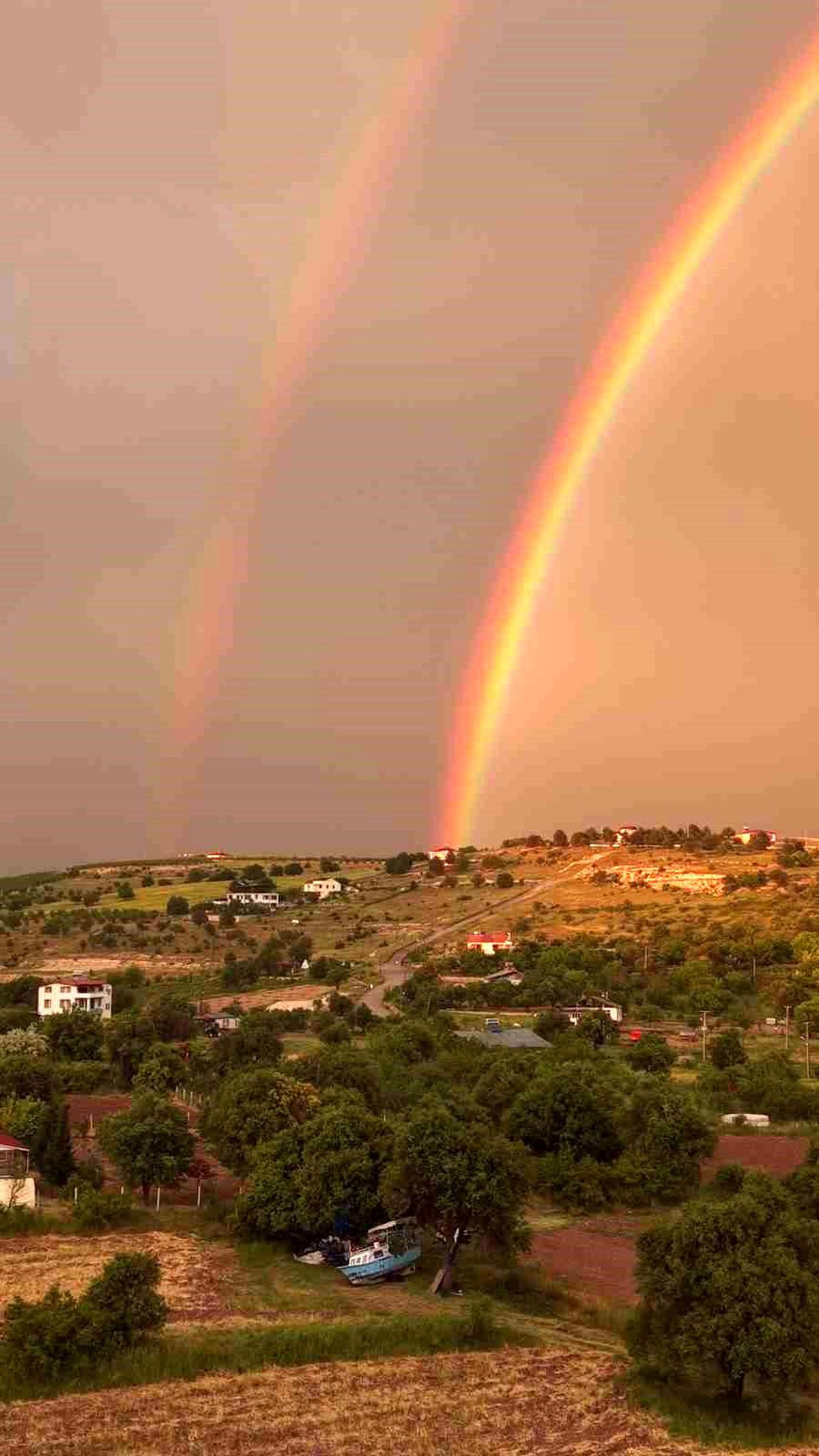 Elazığ'da gökkuşakları görsel şölen oluşturdu