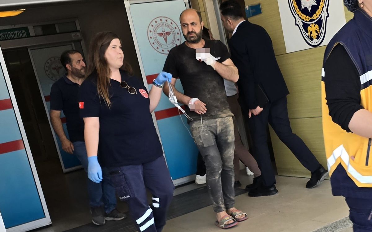 Elini testereye kaptıran işçinin parmağı koptu