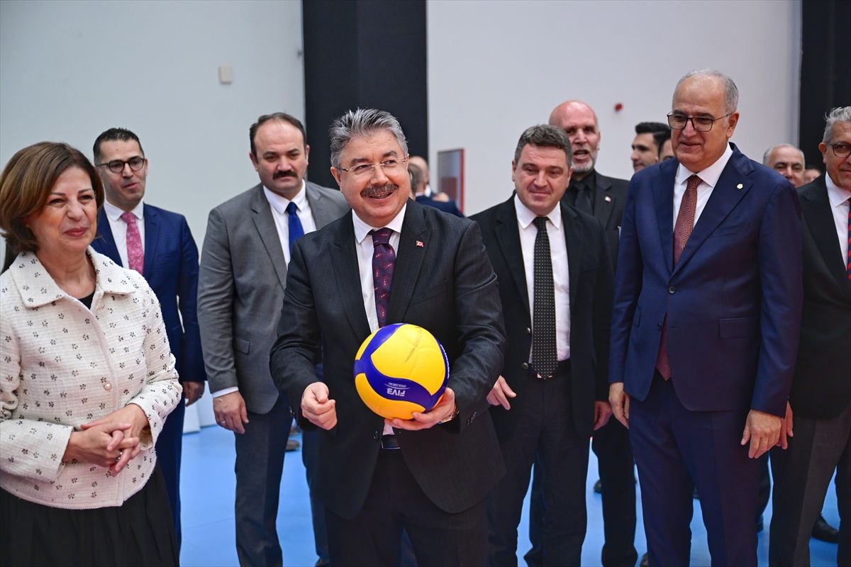 Eskişehir'de Festival Voleybol Altyapılar Türkiye Şampiyonası başladı
