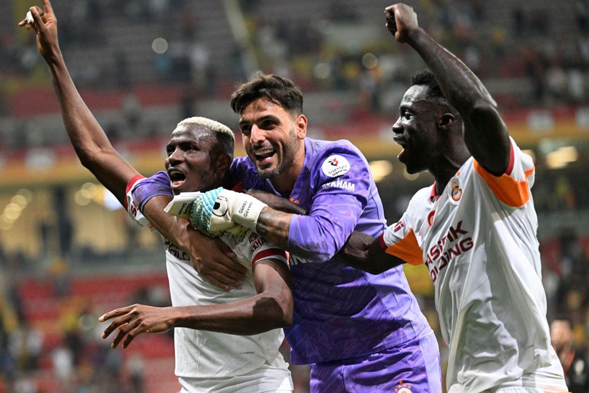 Galatasaray'da sürpriz! Gidecek deniyordu, takımda kalıyor