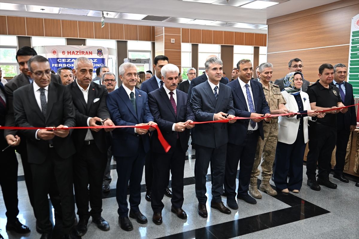 Gaziantep'te cezaevi personeli ve mahkumlarca yapılan el sanatları sergisi açıldı