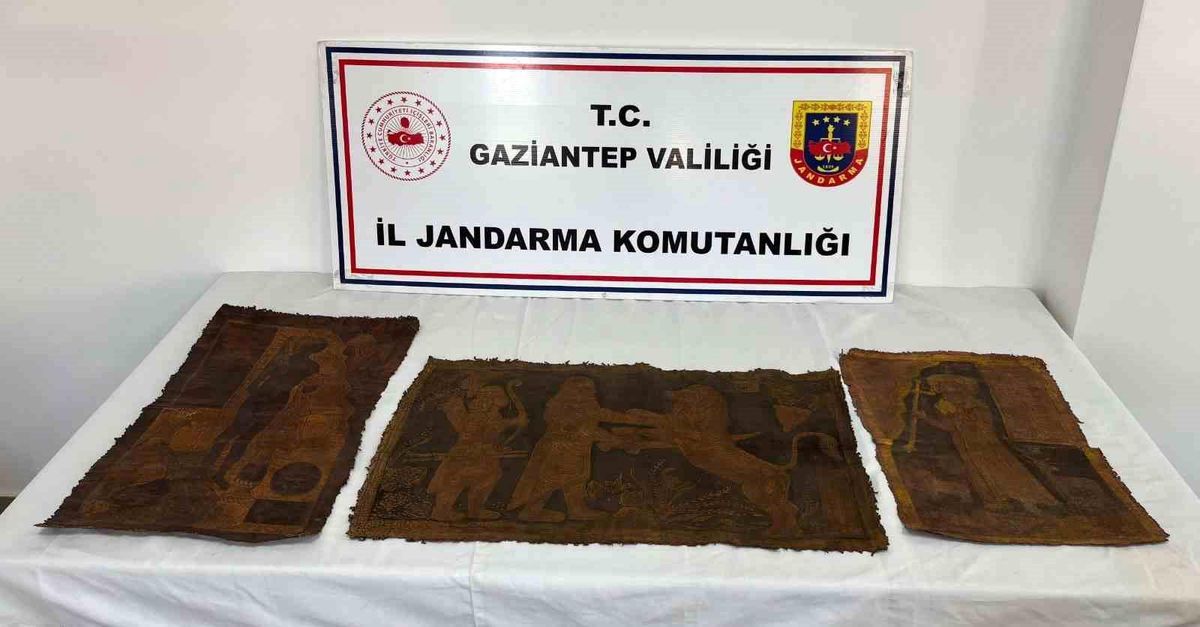 Gaziantep'te İbranice altın yazmalı 3 adet tarihi eser tablo ele geçirildi: 3 gözaltı