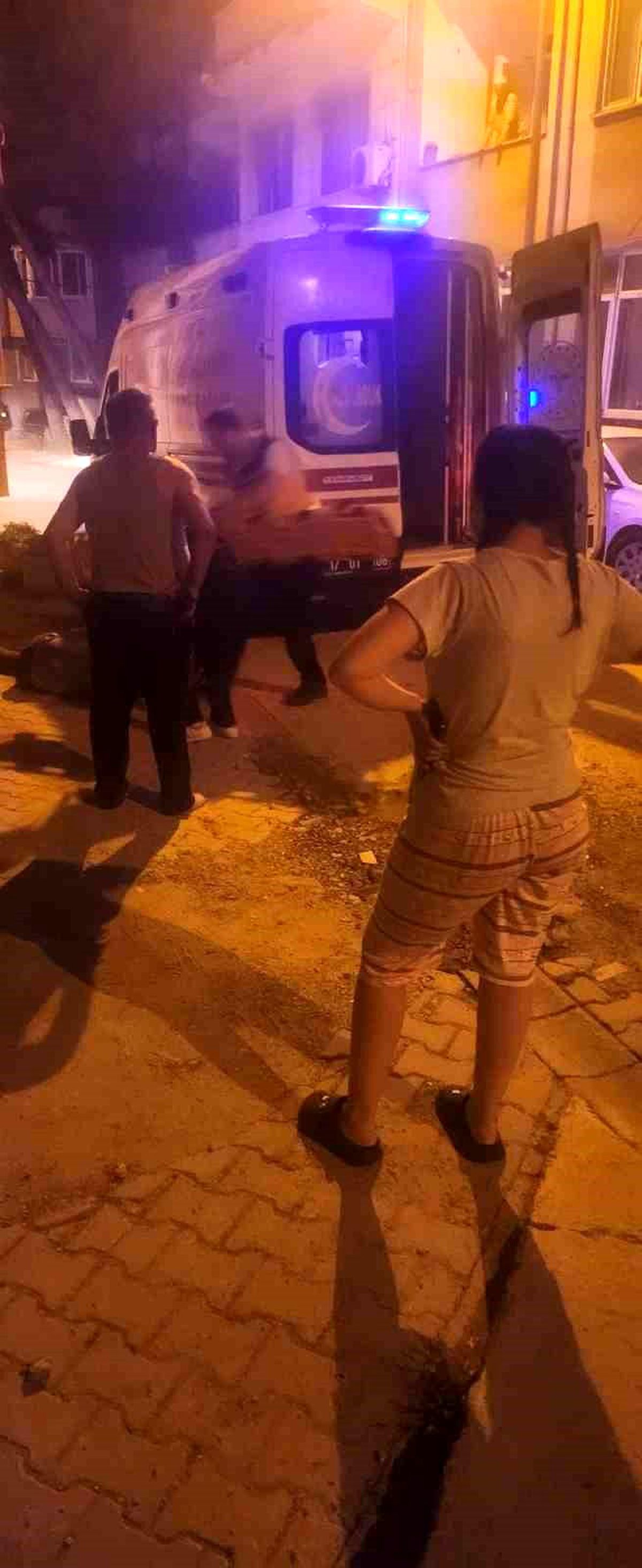 Gelibolu'da balkondan düşen adam ağır yaralandı