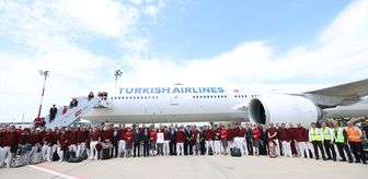 Gençlik ve Spor Bakanı Bak, A Milli Futbol Takımı'nı ABD'ye uğurladı