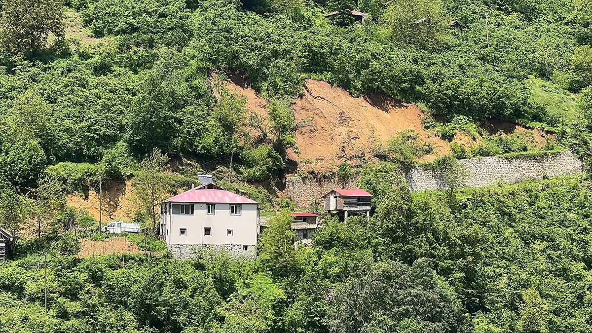 Giresun'da heyelan nedeniyle 33 ev tedbir amacıyla boşaltıldı