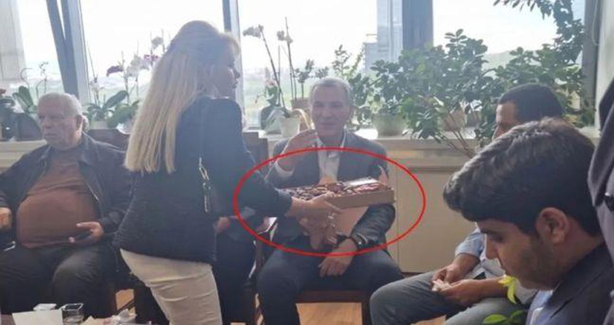 Gülşah Alyans kimdir? CHP’de çikolata dağıtan Gülşah Alyans ne iş yapıyor?
