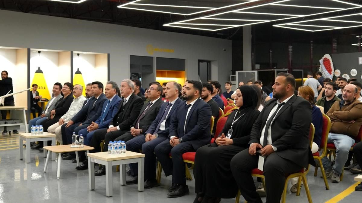 İnönü Üniversitesi'nde gençlerle buluşan Akar'dan teknoloji hamlesi vurgusu