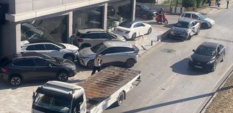 İzmir'de tırın çarptığı otomobilin galeriye savrulduğu kaza hasara neden oldu