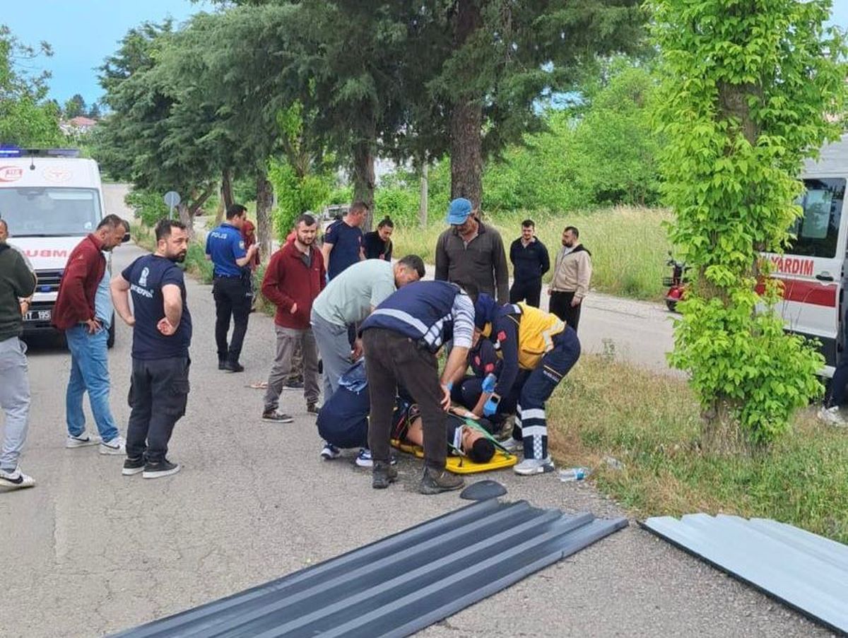 Kamyon ile kamyonet çarpıştı; 5 yaralı
