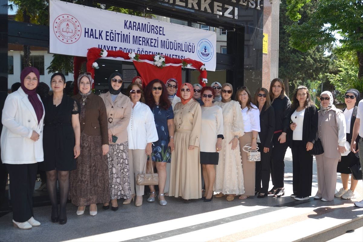 Karamürsel Halk Eğitim Merkezi yıl sonu sergisi açıldı