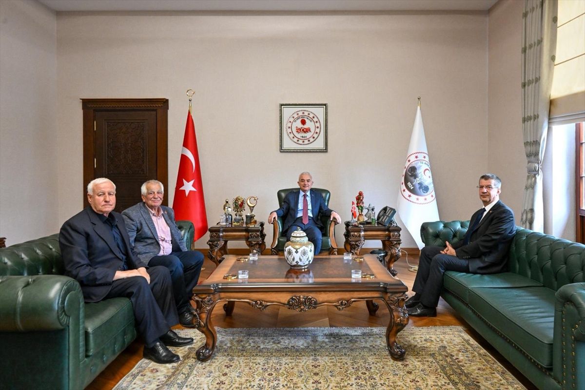 Kırklareli Valisi Turan, kaymakam Orhan ile köy muhtarlarını makamında kabul etti