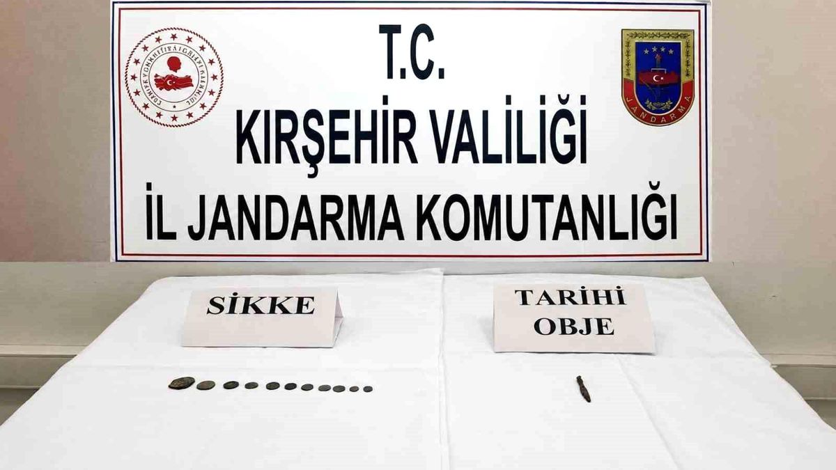 Kırşehir'de tarihi eser operasyonu: Sikke ve objeler ele geçirildi