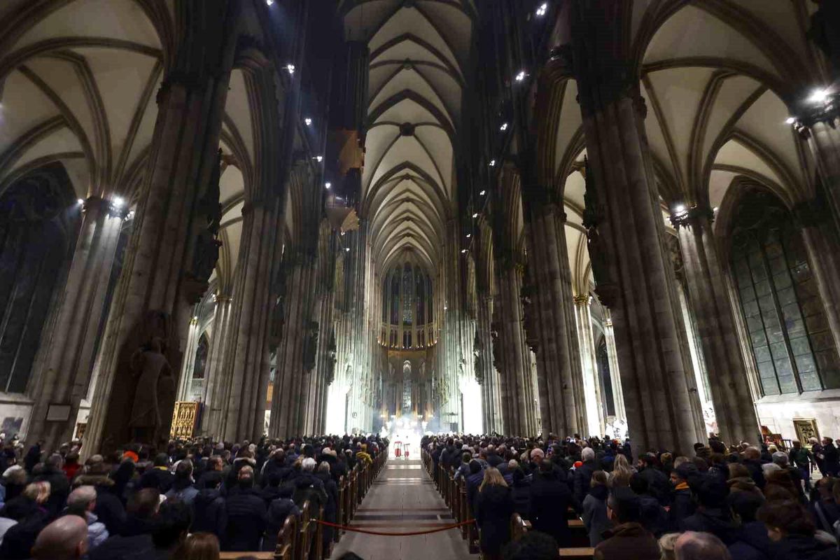 Köln Katedrali, 1 Temmuz'dan itibaren turistlerden 12 Euro giriş ücreti alacak