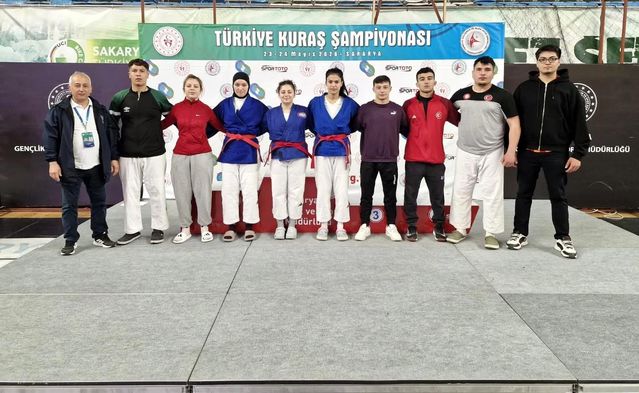 Kütahya Belediyespor'dan Türkiye Kuraş Şampiyonası'nda çifte başarı
