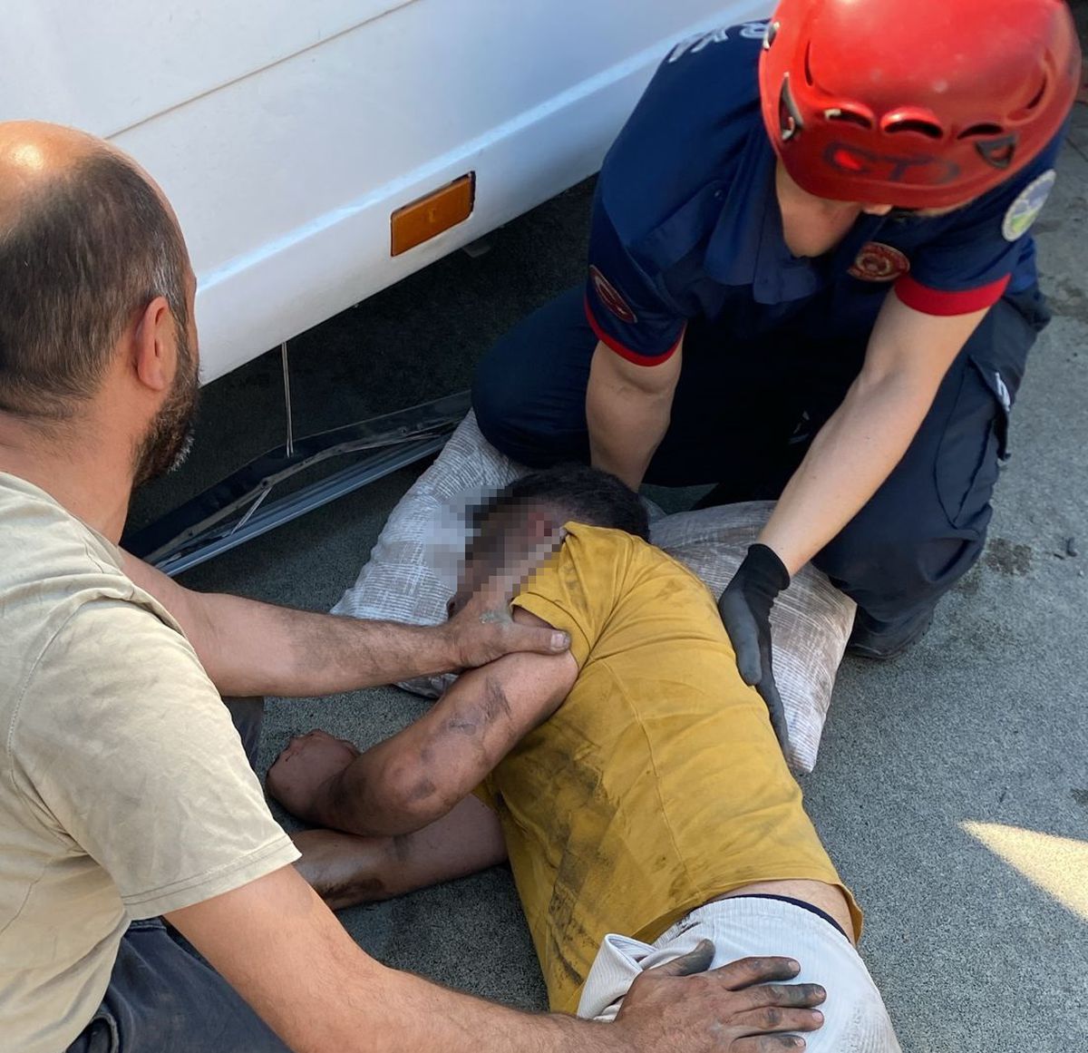 Lastik Tamiri Yapan Genç Adam TIR'ın Körüğünün Patlaması Sonucu Ağır Yaralandı