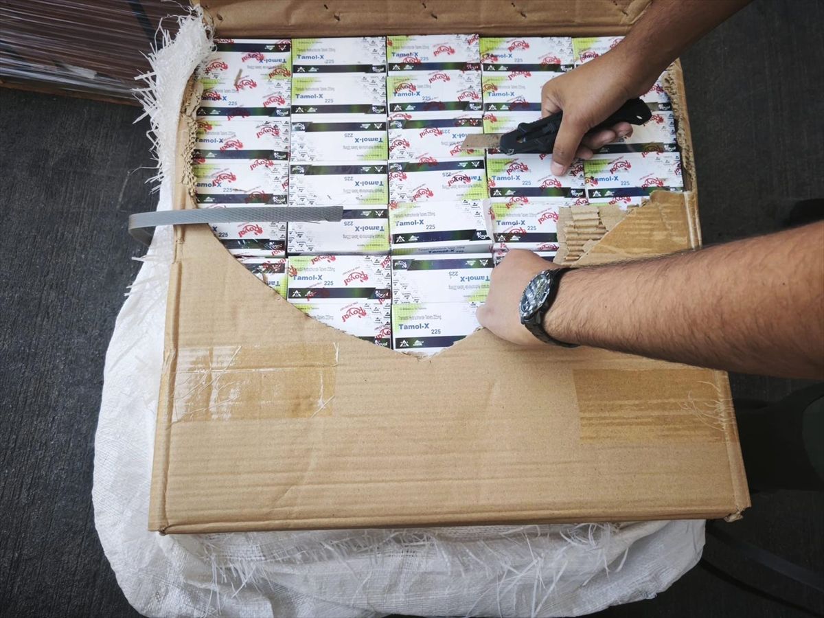 Mersin Uluslararası Limanı'ndaki konteynerde 12 milyon 400 bin kapsül ilaç ele geçirildi