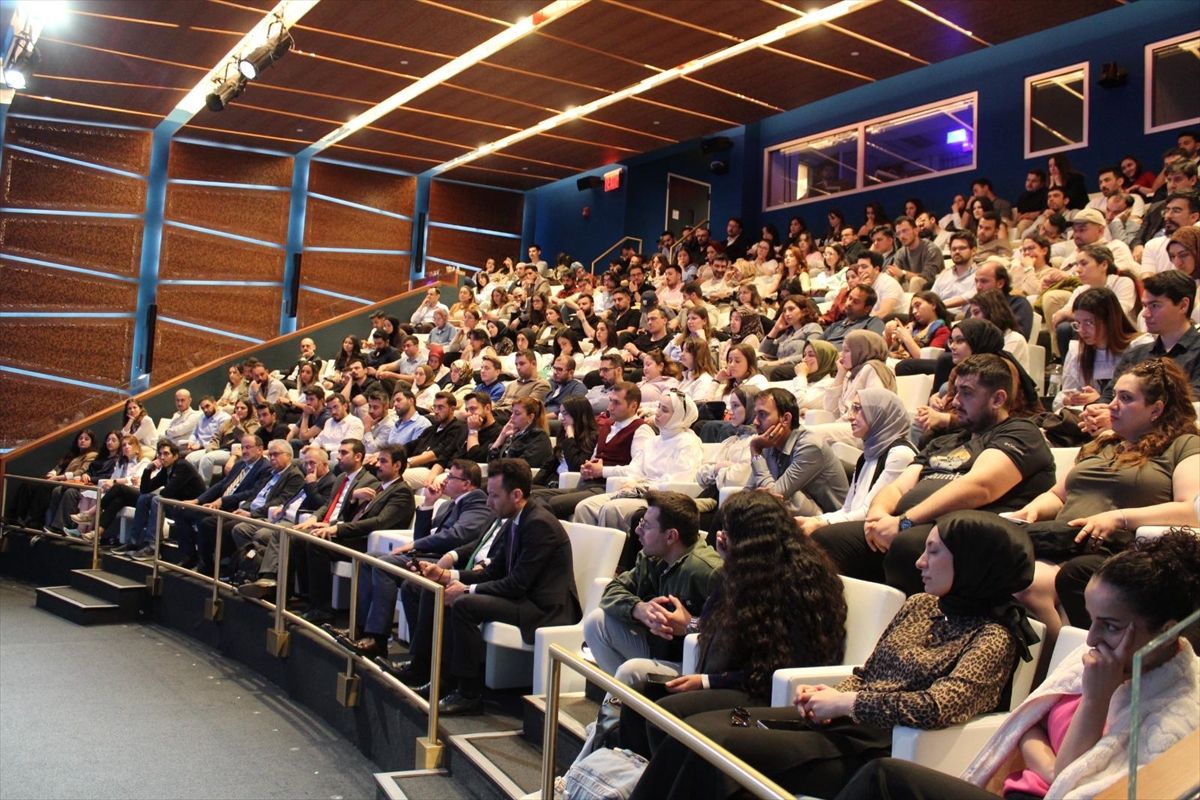Milli Eğitim Bakanlığı, ABD'de 1416 Bursları kapsamında öğrenim görenleri New York Türkevi'nde buluşturdu