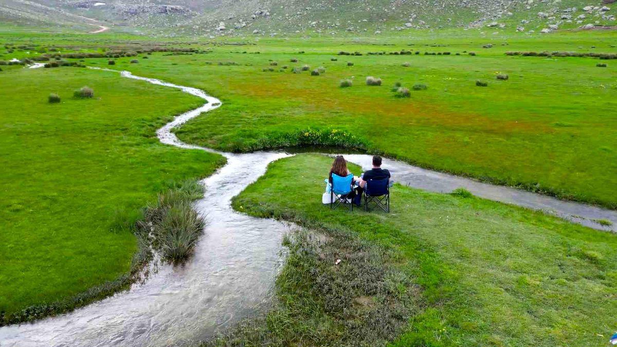 Niğde'de yağışlarla canlanan Ketençimen Yaylası doğaseverlerin gözdesi oldu
