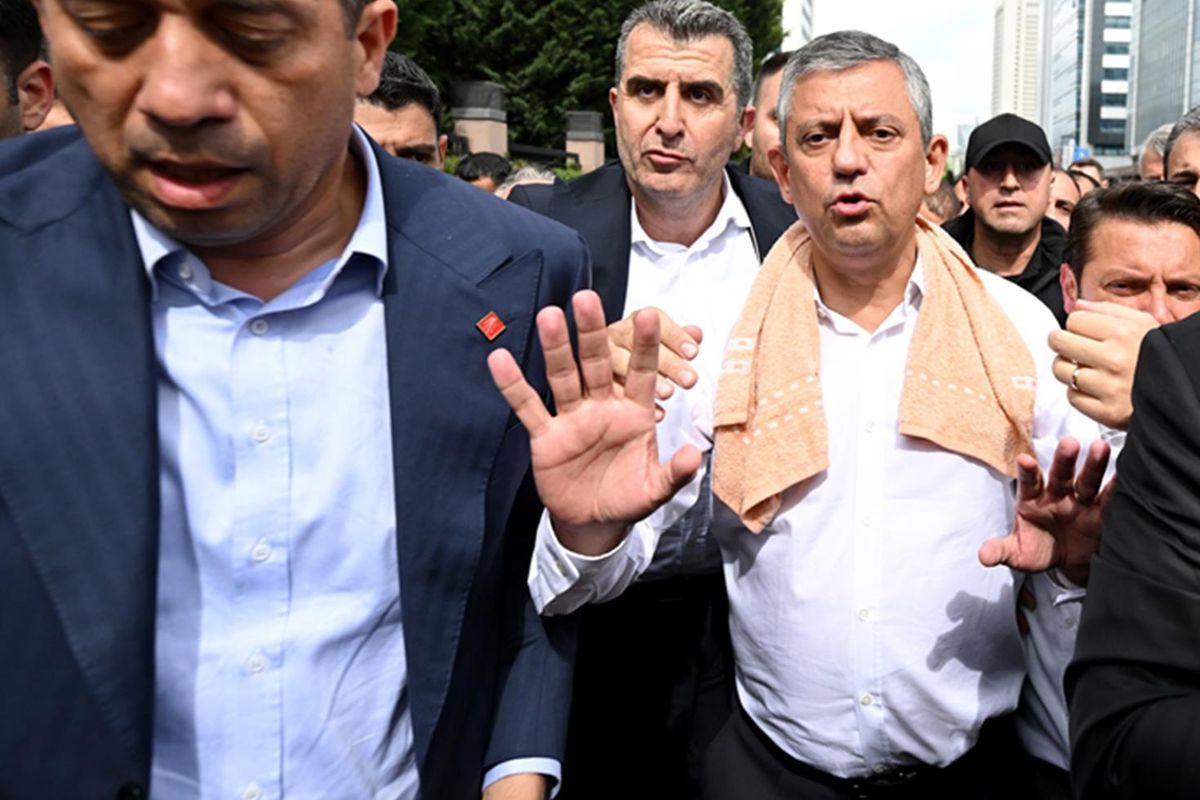 Özgür Özel'den CHP Genel Merkezi'ndeki Arbede Hakkında Çarpıcı İddialar