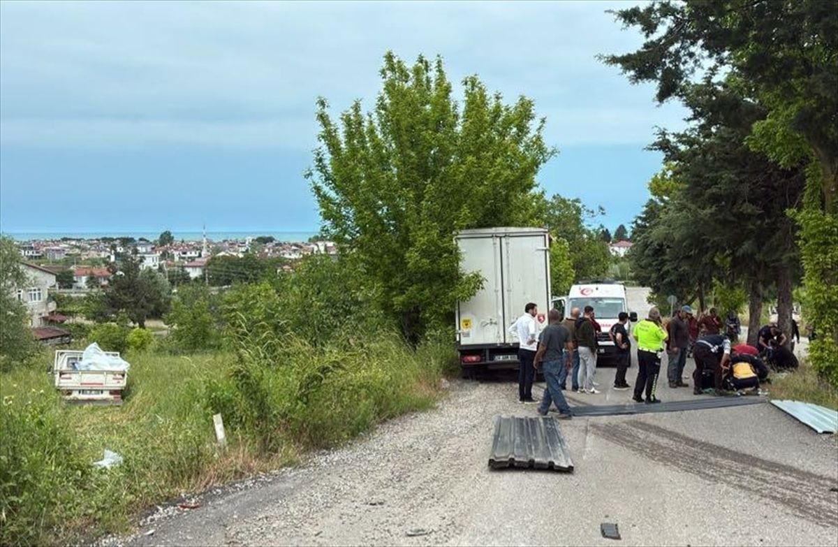 Samsun'da pikap ile kamyonet çarpıştı, 5 kişi yaralandı