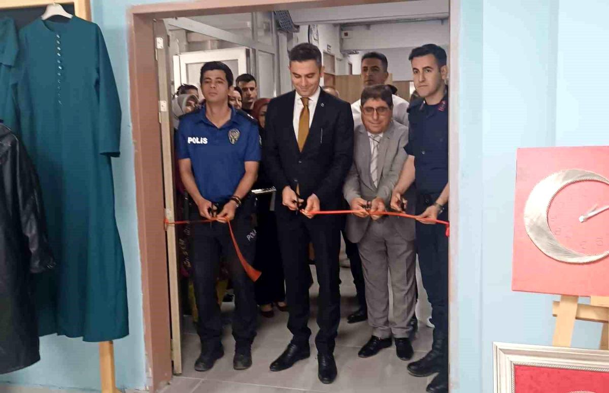 Selendi Halk Eğitim Merkezinin sergisi göz doldurdu