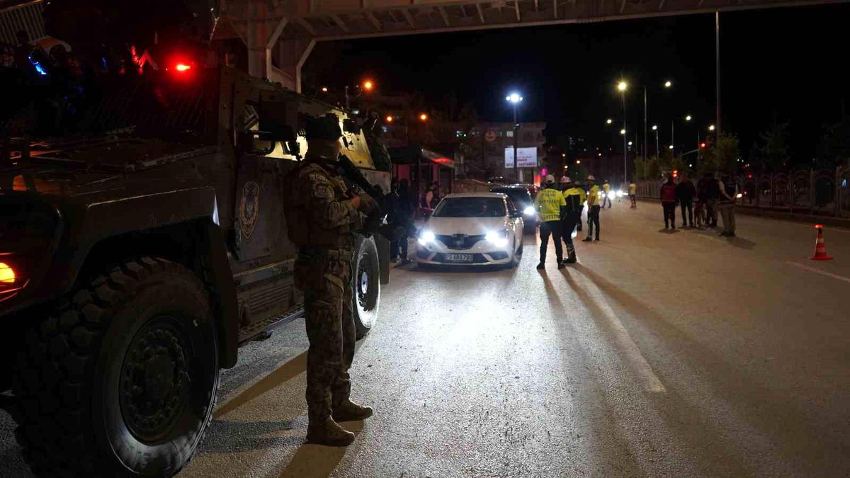 Şırnak'ta bayramda çifte başarı: 44 aranan şahıs yakalandı, ölümlü kaza yaşanmadı