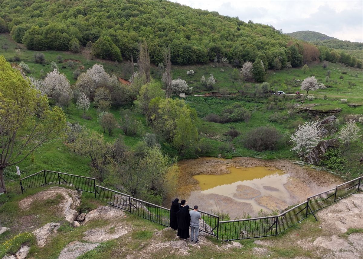 Sivas'ta Dipsiz Göl yağışların ardından sarı renge büründü