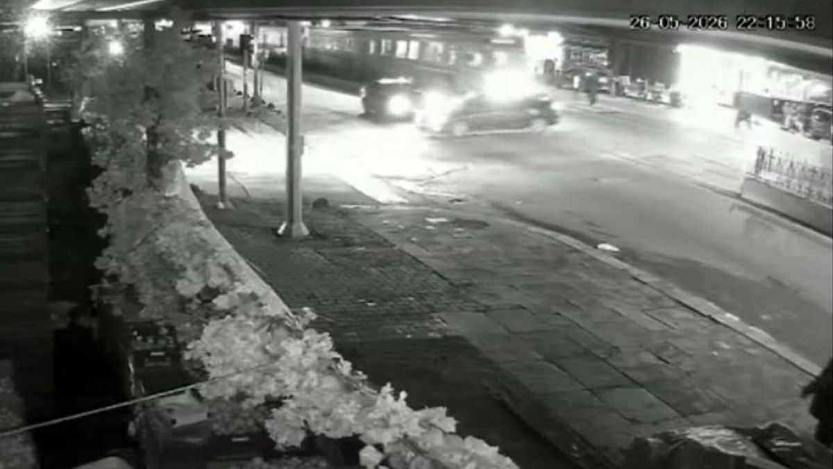Sultangazi'de iki ayrı trafik kazasında 3 kişi yaralandı