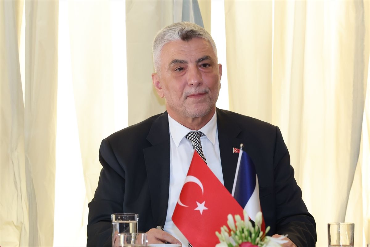 Ticaret Bakanı Bolat, Paris'te Fransız iş dünyası temsilcileriyle bir araya geldi Açıklaması