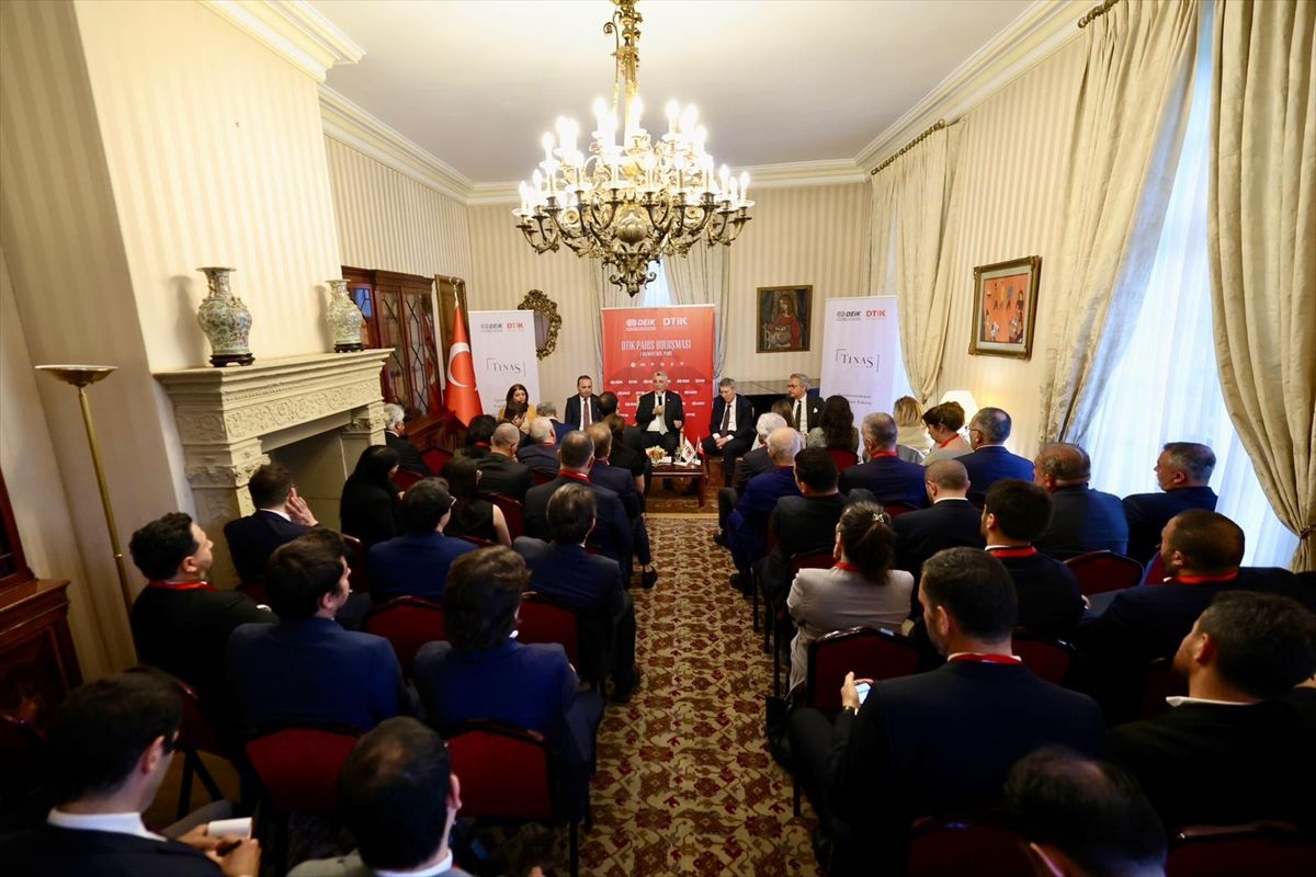 Bakan Bolat Paris'te Türk İş İnsanlarıyla Buluştu